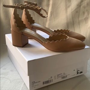 Authentic Chloe Scalloped leather pump.